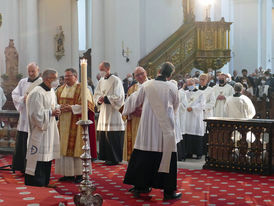 Diakonenweihe im Fuldaer Dom (Foto: Karl-Franz Thiede)